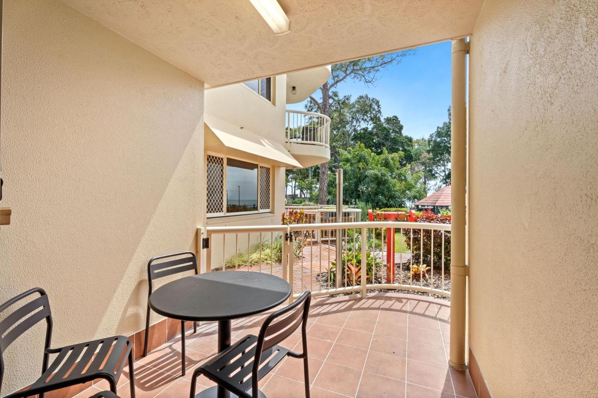 Charlton On The Esplanade Aparthotel Χέρβεϊ Μπέι Εξωτερικό φωτογραφία